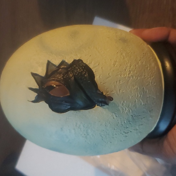 Jurassic Park 25th Anniversary Egg Paperweight w/ Box Dinosaur Raptor Egg - New - Picture 7 of 9